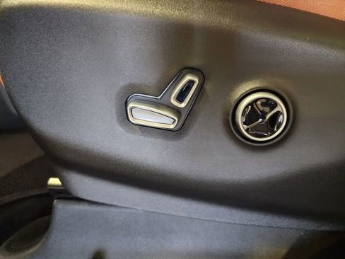 Used 2025 Chrysler Pacifica Pinnacle FWD image 14