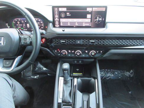 Used 2025 Honda Accord Touring image 40