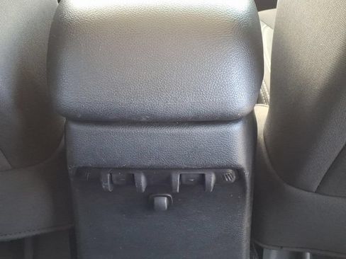 Used 2017 Jeep Wrangler Unlimited Rubicon w/ Connectivity Group AWD/4WD image 17