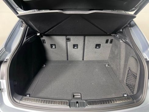 Certified 2025 Porsche Macan AWD/4WD image 17