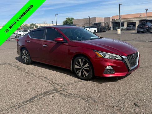Used 2021 Nissan Altima 2.5 SV w/ SV Premium Package FWD image 3