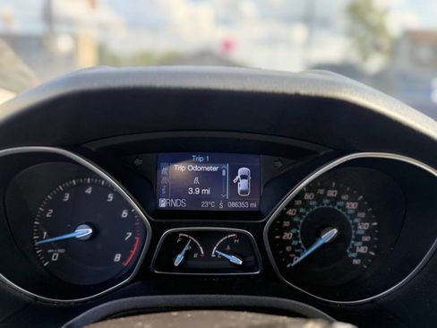 Used 2012 Ford Focus SE FWD image 9