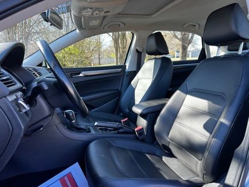 Used 2018 Volkswagen Passat 2.0T SE FWD image 14