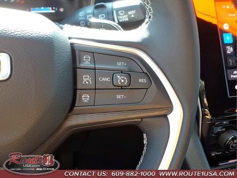 Used 2023 Jeep Grand Cherokee Altitude AWD/4WD image 18