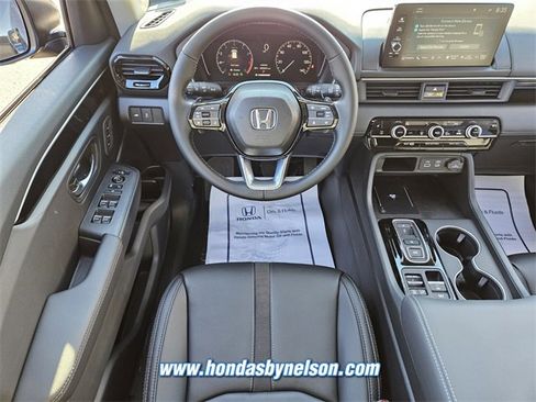 New 2025 Honda Pilot Touring image 7