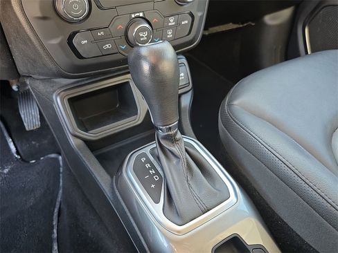 Used 2018 Jeep Renegade Limited image 16