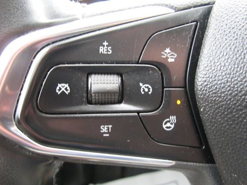 Used 2025 Chevrolet Trax LT w/ Sunroof Package FWD image 14