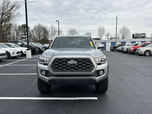 Used 2020 Toyota Tacoma TRD Off-Road image 2