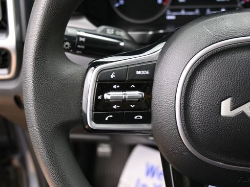 Used 2023 Kia Sorento LX image 21