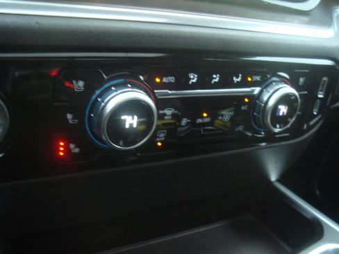 Used 2023 GMC Sierra 1500 SLT w/ SLT Convenience Package image 18