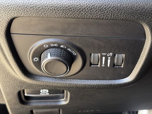 Used 2025 Jeep Grand Cherokee L Altitude RWD image 21