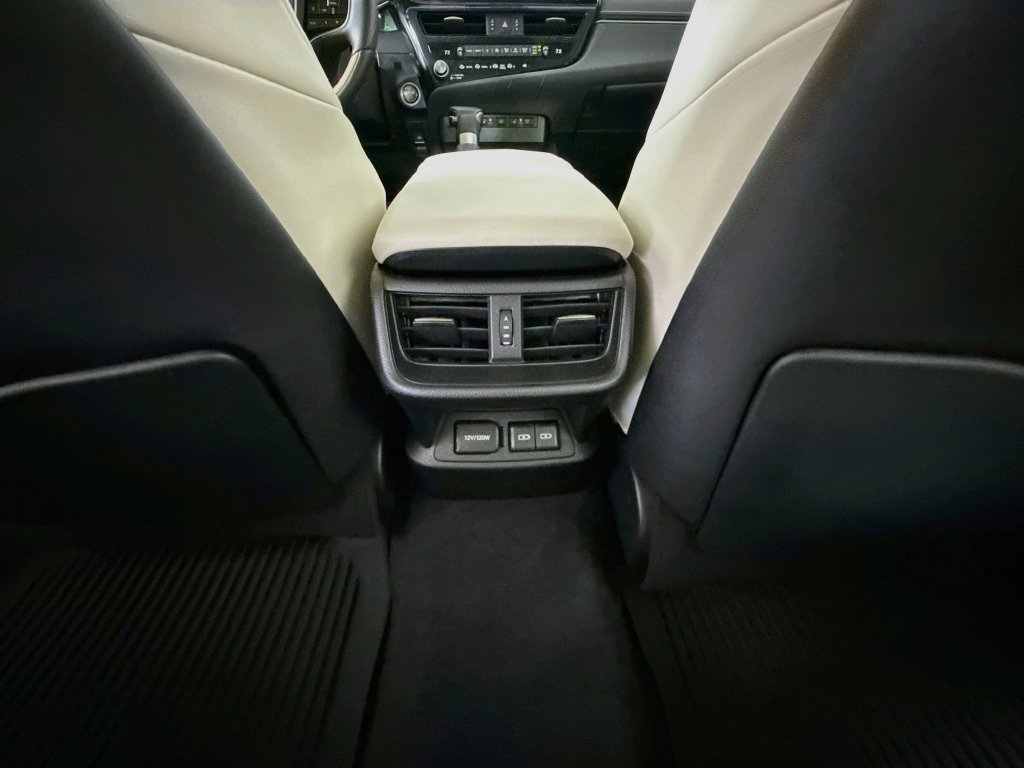 Certified 2024 Lexus ES 300h w/ Technology Package FWD image 26