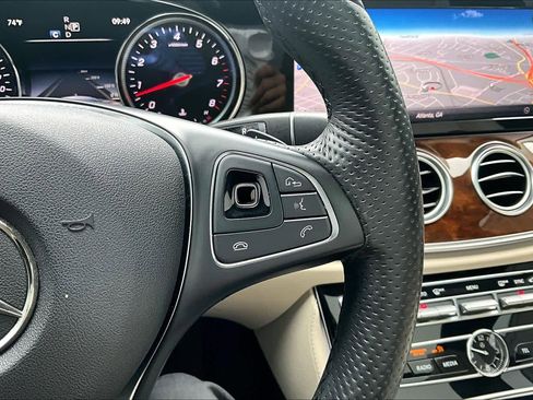 Used 2018 Mercedes-Benz E 400 4MATIC Sedan image 25