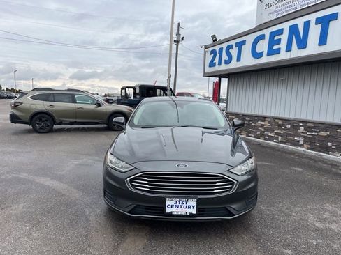 Used 2019 Ford Fusion SE FWD image 2