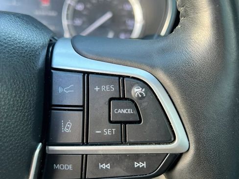 Used 2022 Toyota Highlander Platinum AWD/4WD image 16