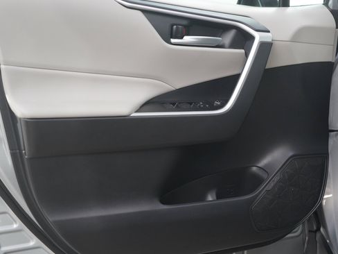 Used 2025 Toyota RAV4 XLE w/ Convenience Package AWD/4WD image 19