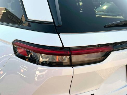 Certified 2023 Jeep Grand Cherokee Altitude image 10