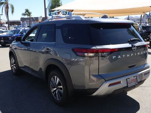 New 2025 Nissan Pathfinder SL image 6