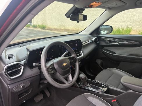Used 2025 Chevrolet TrailBlazer LT FWD image 28