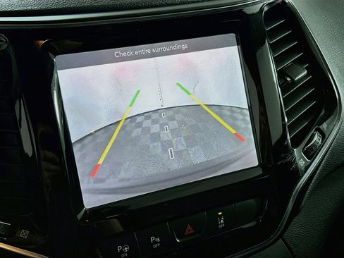 Used 2019 Jeep Cherokee Limited w/ Technology Group FWD image 22