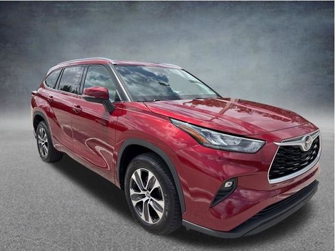 Used 2020 Toyota Highlander XLE FWD image 6