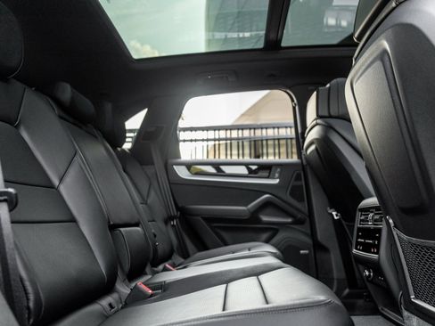 Certified 2025 Porsche Cayenne image 34