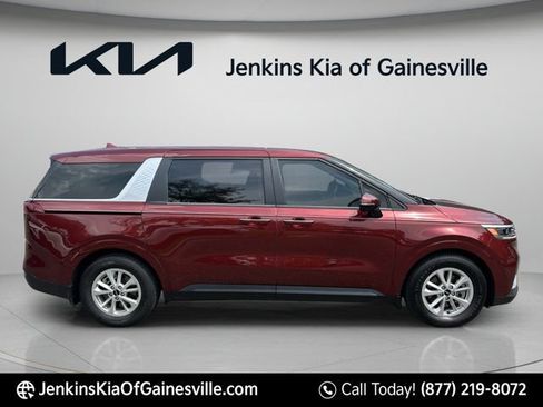 Used 2024 Kia Carnival LX FWD image 3