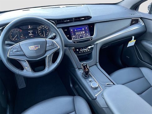 New 2025 Cadillac XT5 Luxury image 23