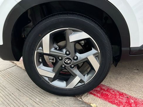 Used 2025 Hyundai Venue SEL image 9