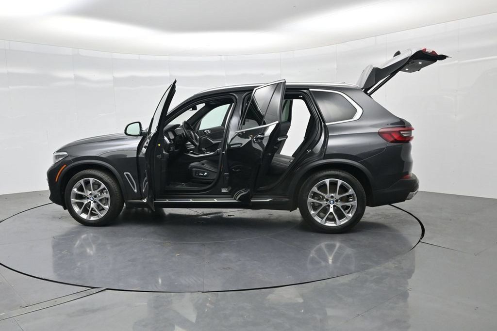 Used 2023 BMW X5 xDrive40i AWD/4WD image 42