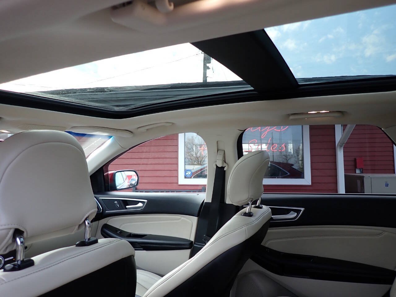 Used 2017 Ford Edge Titanium w/ Equipment Group 301A AWD/4WD image 9