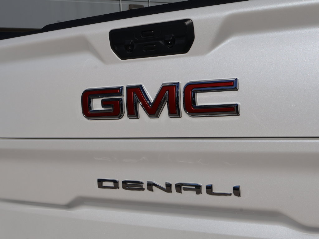 Used 2024 GMC Sierra 1500 Denali AWD/4WD image 8