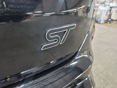Used 2019 Ford Edge ST w/ Convenience Package AWD/4WD image 29