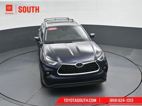 Used 2024 Toyota Highlander XLE AWD/4WD image 53