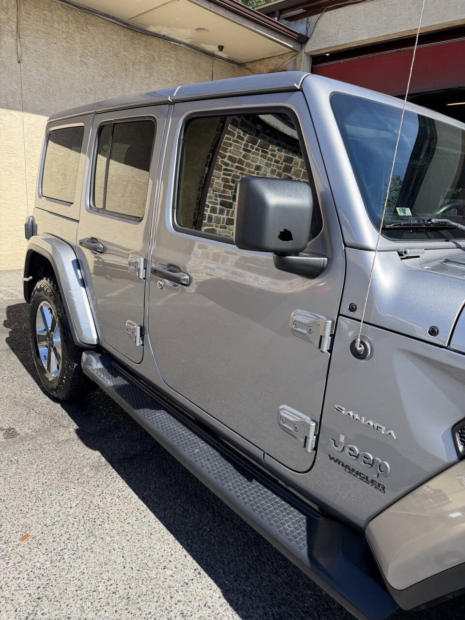 Used 2018 Jeep Wrangler Unlimited Sahara AWD/4WD image 13