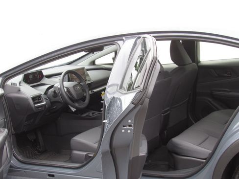 Used 2026 Toyota Prius LE AWD/4WD image 13