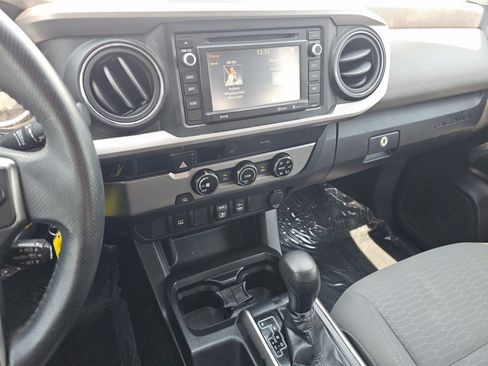 Used 2018 Toyota Tacoma SR5 RWD image 31