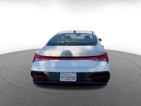 Used 2025 Hyundai Elantra SEL image 12