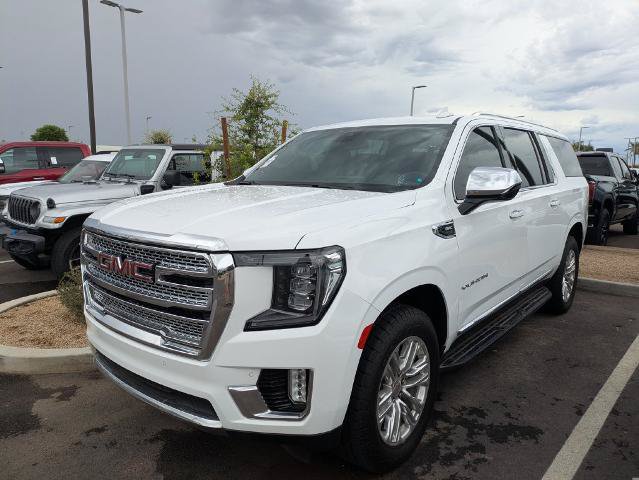 Used 2023 GMC Yukon XL SLT AWD/4WD image 5