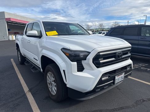 Certified 2024 Toyota Tacoma SR5 image 1