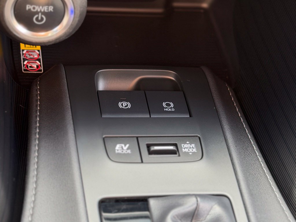 Certified 2024 Toyota Venza XLE AWD/4WD image 19