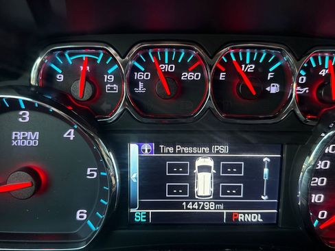 Used 2019 Chevrolet Suburban LT image 26