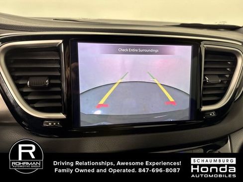 Used 2025 Chrysler Pacifica Select FWD image 8