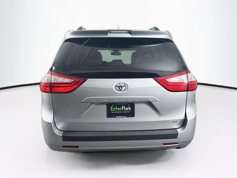 Used 2019 Toyota Sienna XLE FWD image 7
