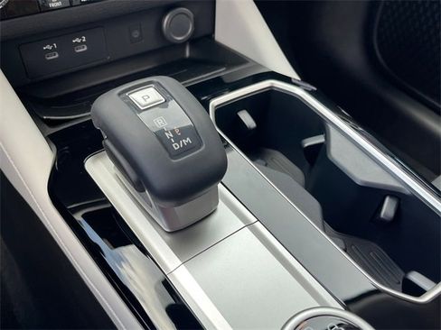 New 2025 Mitsubishi Outlander SE image 24