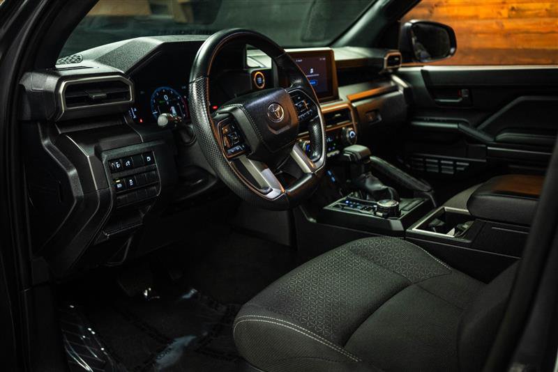 Used 2025 Toyota 4Runner SR5 AWD/4WD image 8