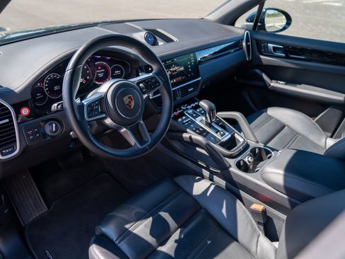 Certified 2023 Porsche Cayenne AWD/4WD image 4