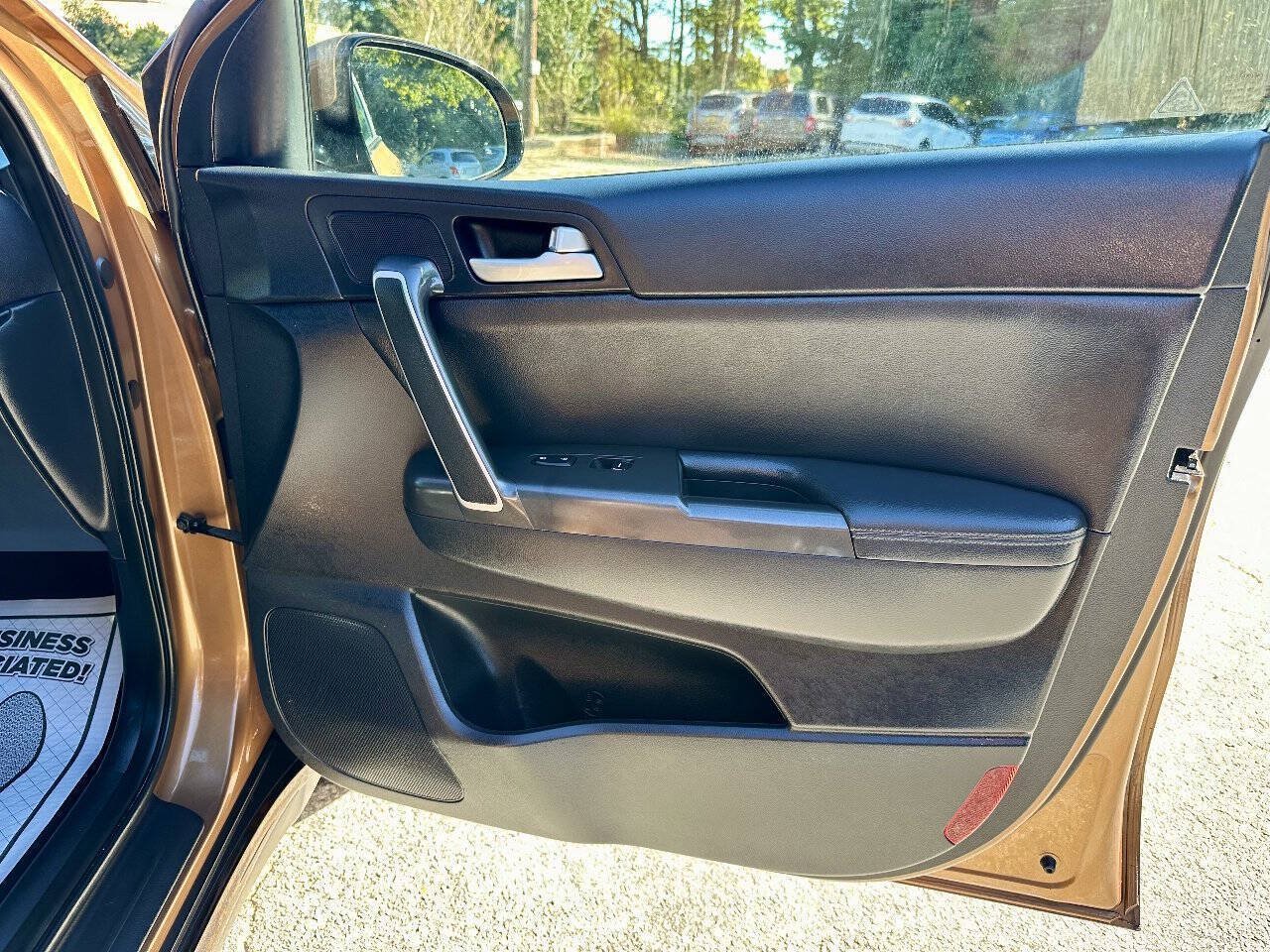 Used 2020 Kia Sportage S w/ S Sunroof Package AWD/4WD image 18