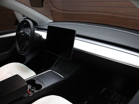 Used 2023 Tesla Model Y Long Range image 12