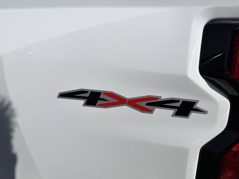 Used 2024 Chevrolet Colorado LT w/ LT Convenience Package AWD/4WD image 8